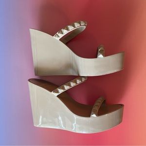 Carmen Sol Tonino Wedges in NUDE - SIZE 8